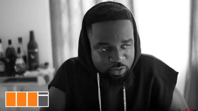 Sarkodie proves once again why he’s one of the best African rappers that liveth. Sarkodie exhibits his lyrical dexterity in a new freestyle video he titles “The Come Up”. The “Come Up” talks about his life in this music game, how he started and his current status. He also uses this as a medium to advise budding acts, pin pointing some very salient lines in there. This piece is laudable. Enjoy!