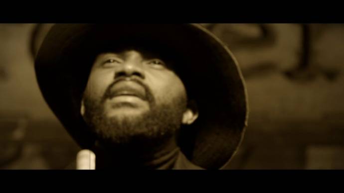 VIDEO: Fally Ipupa – "Roi Manitou"