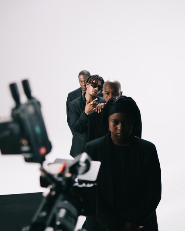 Emtee - WAKE UP (feat. Nanette) / WAR (Official Video)